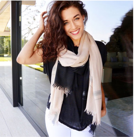 NWT Leigh & Luca Ombre Dye Lux Modal Black & Champaign Lightweight Scarf - Picture 2 of 11